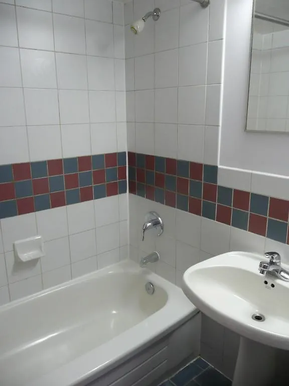 Neill Wycik Hotel Торонто