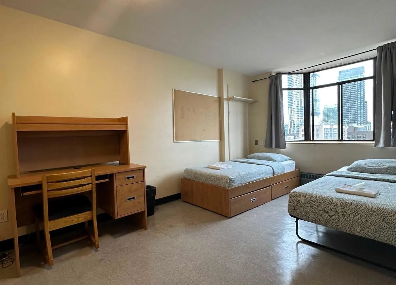 Хостел Neill Wycik Hotel Торонто