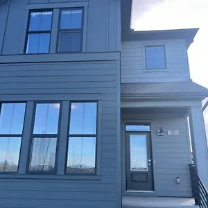 https://lovely-4-bedroom-house.calgaryhotelsearch.com