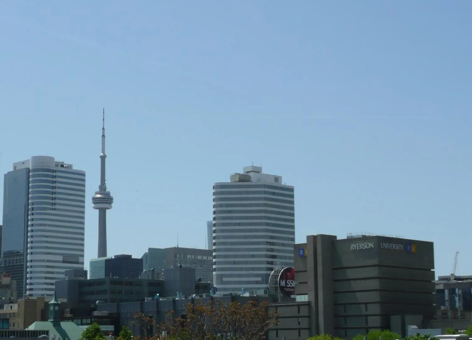 بيت شباب Neill Wycik Hotel تورونتو