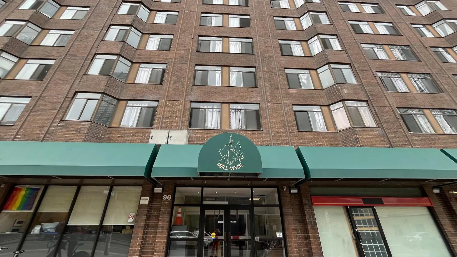 بيت شباب Neill Wycik Hotel تورونتو
